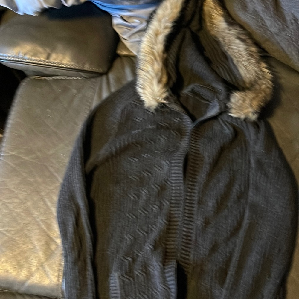 Dark blue sweater with faux fur